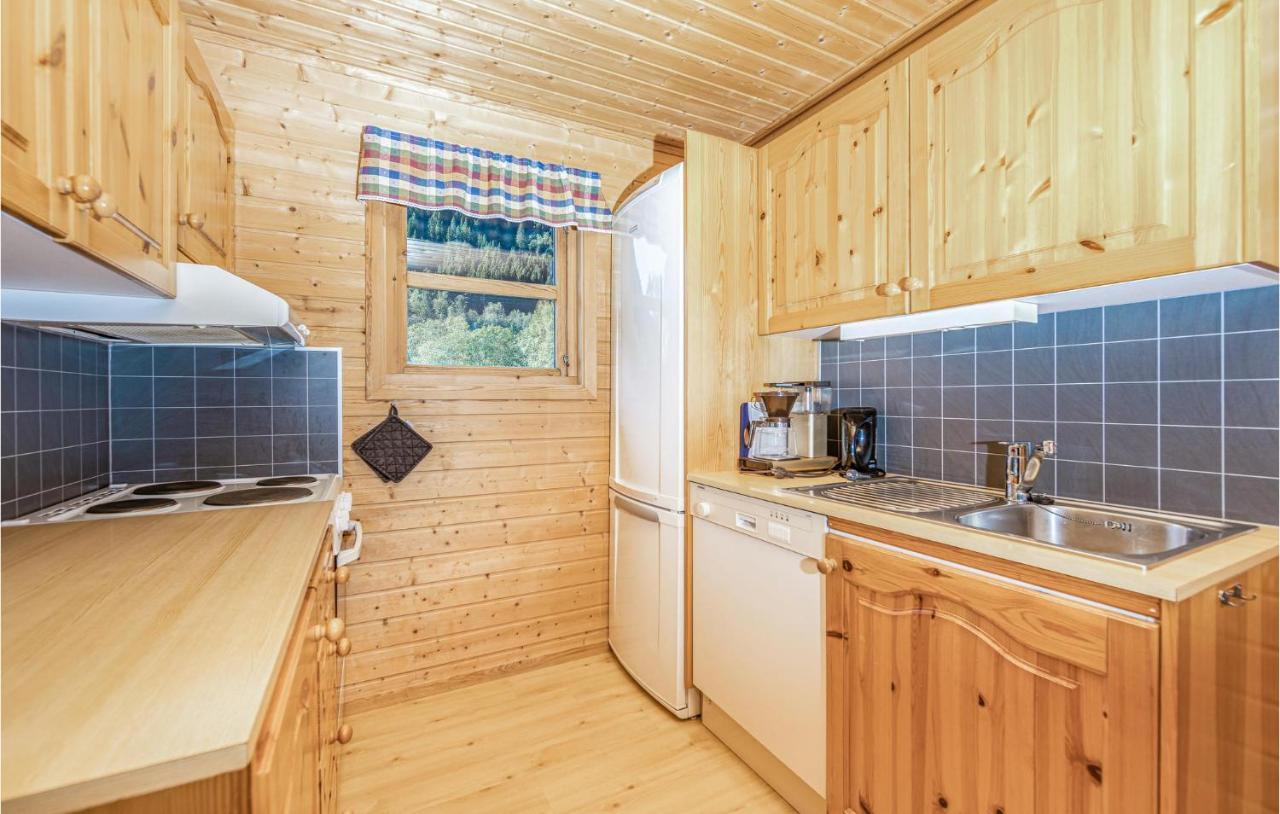 Cozy Home In Fjaerland With House A Mountain View 外观 照片