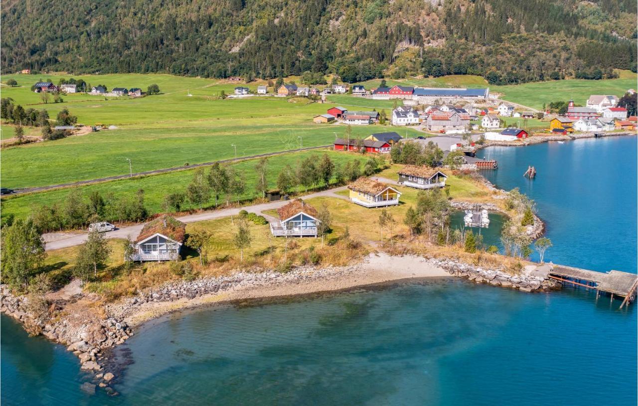 Cozy Home In Fjaerland With House A Mountain View 外观 照片