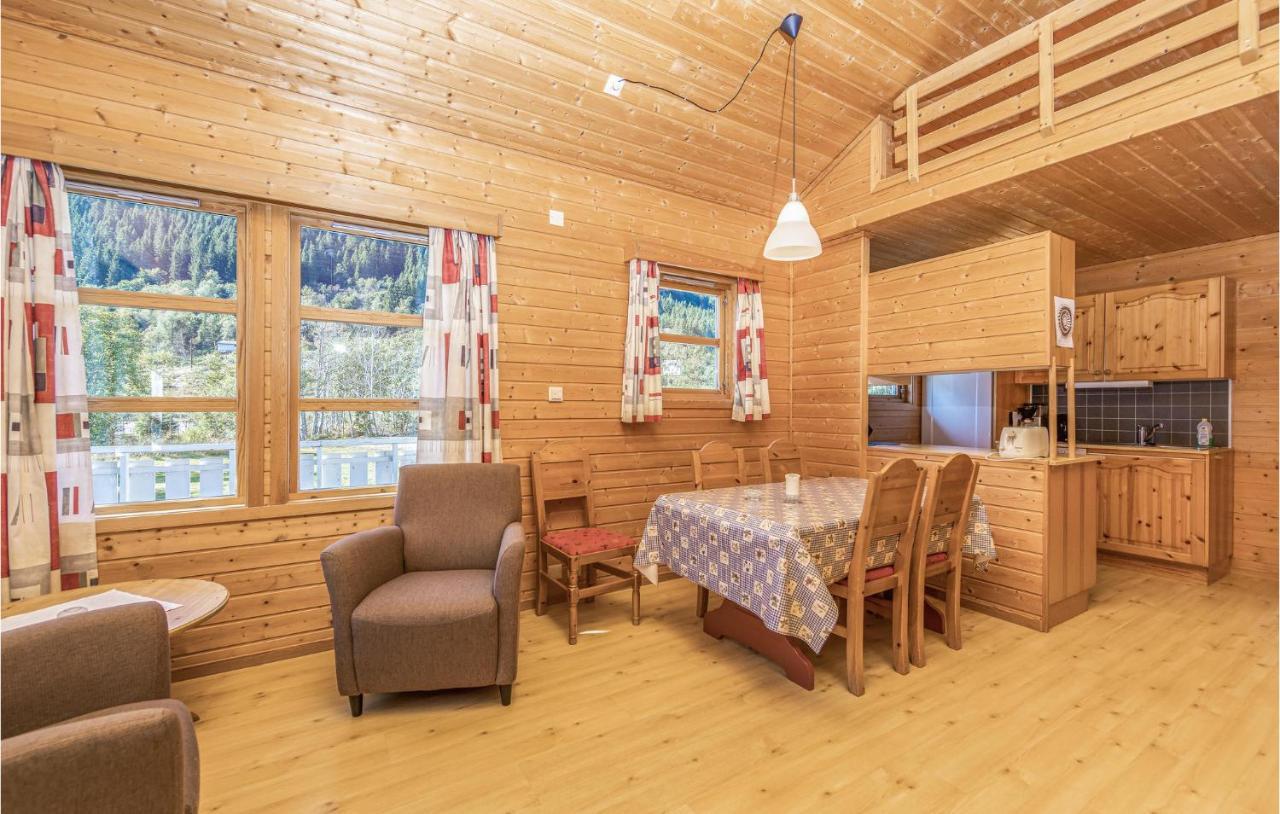 Cozy Home In Fjaerland With House A Mountain View 外观 照片