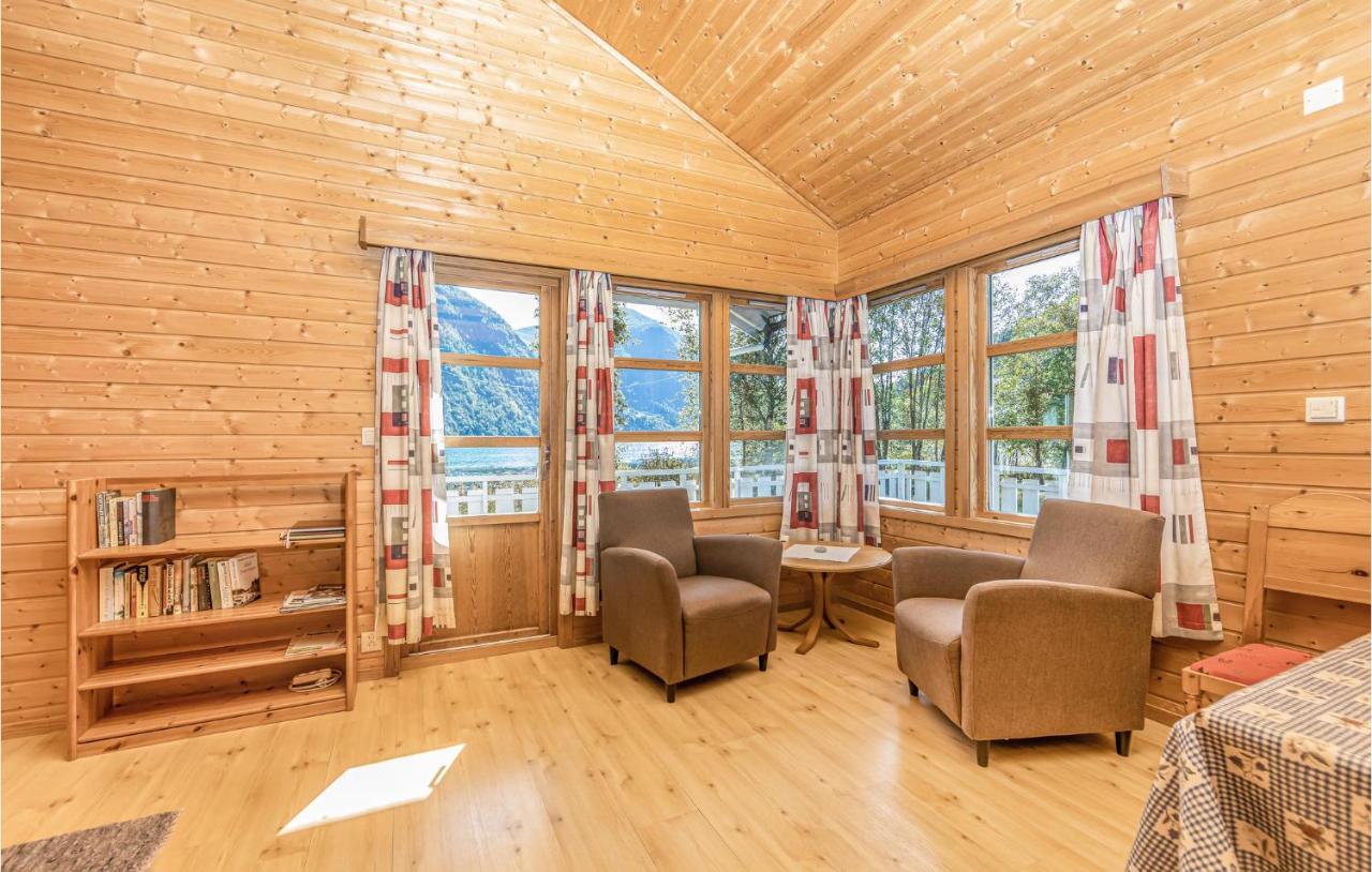 Cozy Home In Fjaerland With House A Mountain View 外观 照片