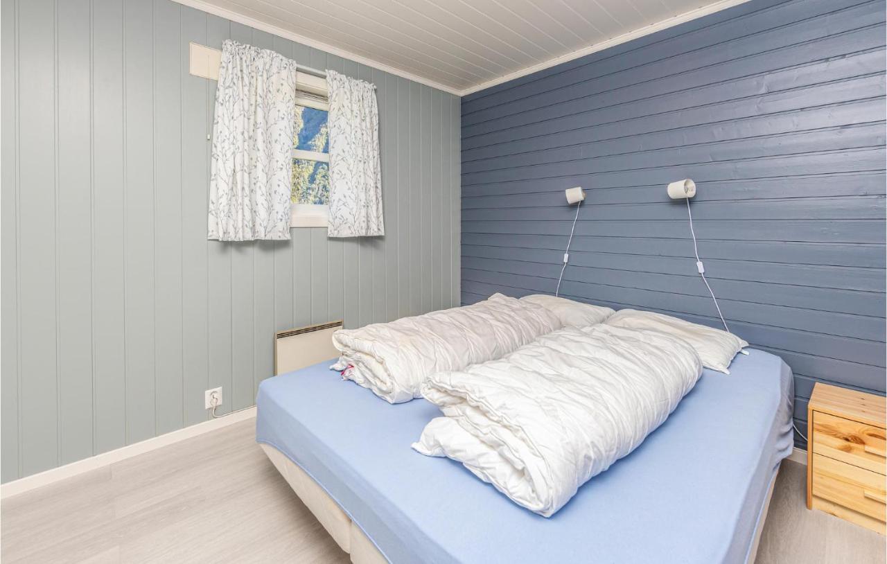 Cozy Home In Fjaerland With House A Mountain View 外观 照片